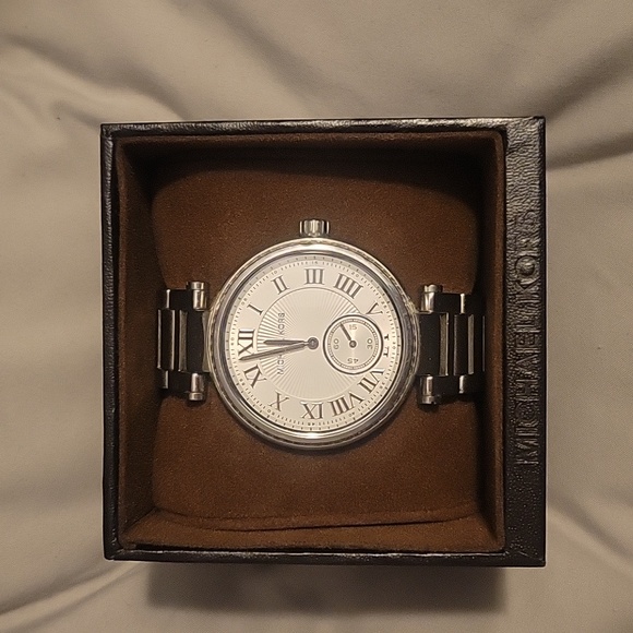 Michael Kors Skylar Watch - Picture 2 of 2